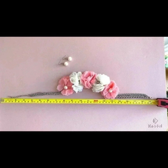 Pink & Cream Colored Tulle Flower Statement Necklace Set w/ Pearl Drop Earrings - Picture 10 of 11